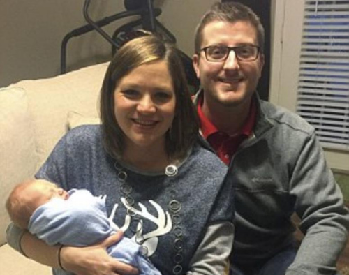 比闪电击中几率还小美国一家三口同一天生日（图）