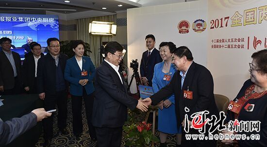 赵克志张庆伟看望我省全国两会报道新闻工作者