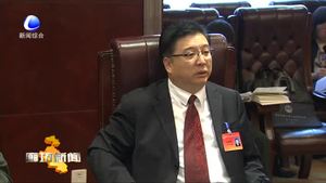 冯韶慧参加市七届人大一次会议解放军武警代表团审议