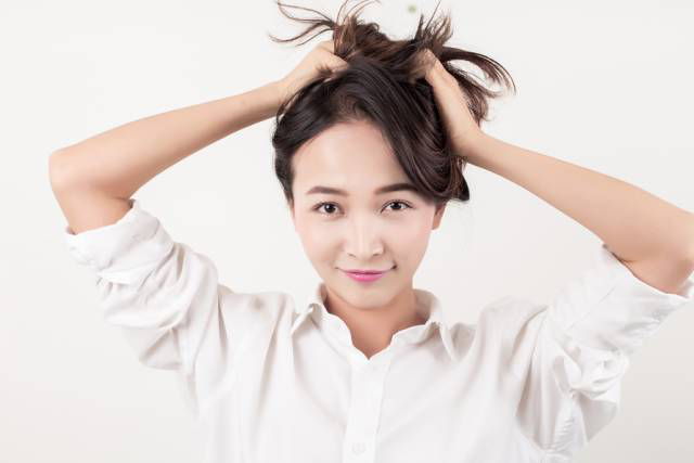 扎心了，白发找上门的原因原来是…