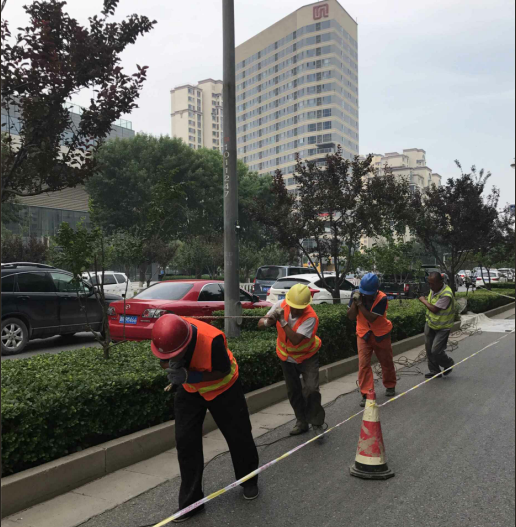 致敬！高温工作者烈日下的坚守