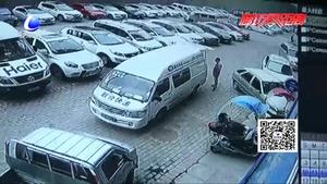 熊孩子楼顶扔砖头 吓坏小区居民