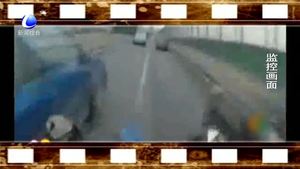 监控记录：男子高架“飚”摩托拍视频炫耀 被民警抓获