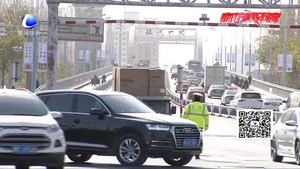 电三轮超高卸货 自身安全难保障