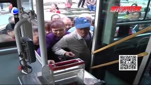 元旦假期公共场所人员聚集 民警提醒注意防盗