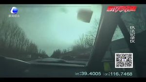 八旬老翁外出迷路 热心交警护送回家