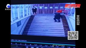 一女生手机在廊坊万达公交站附近被偷