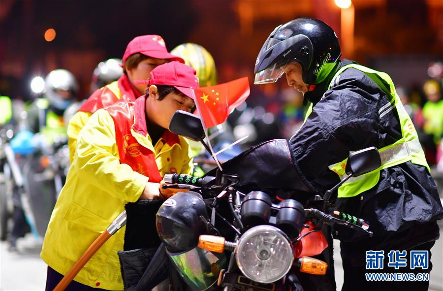 (新春走基层·关注春运)(3)向着家的方向骑行