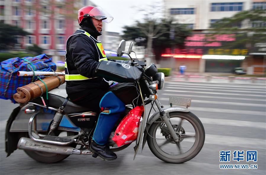 (新春走基层·关注春运)(5)向着家的方向骑行