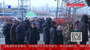 东张务村新春送关怀 562位老人喜领过年慰问金