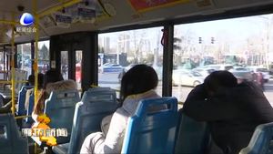 公交司机杨海波用爱和责任运送每一名乘客