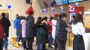 贺岁电影燃爆春节 市民休闲过大年