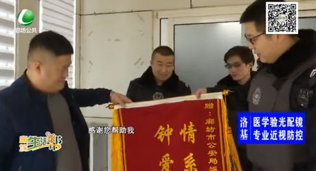 巡警为生命开辟绿色通道