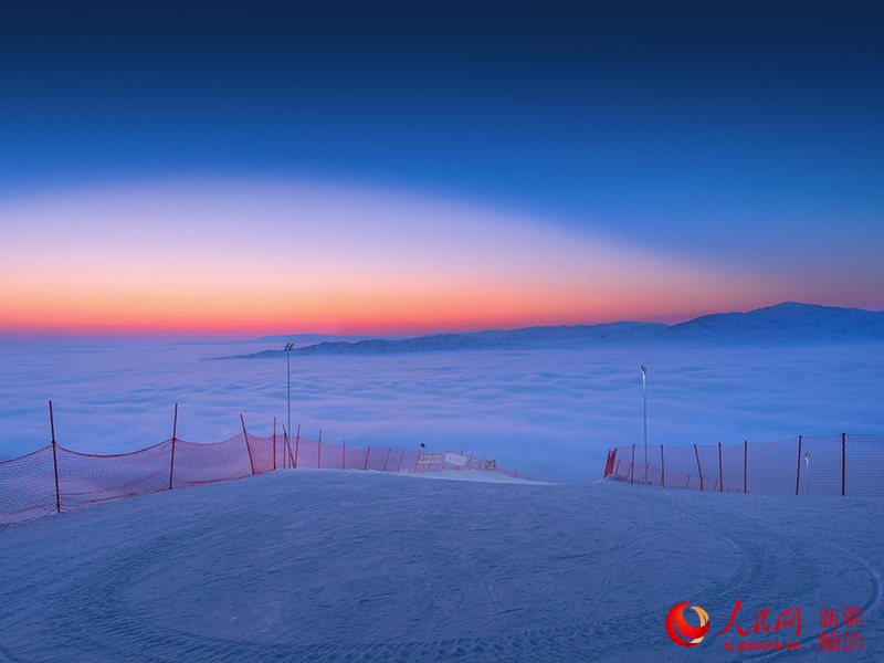 3月7日，新疆阿勒泰市出现云海奇观。