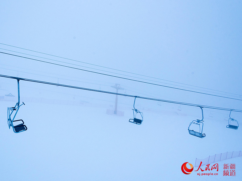 3月7日，新疆阿勒泰市出现云海奇观。