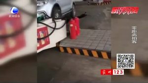 霸州一加油站“飞”进汽车
