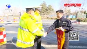 孕妇临盆情况危急 交警紧急开道送医