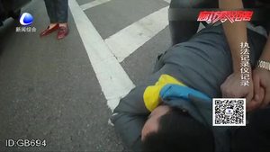 失主巧遇偷车贼 交警协助送警局