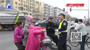 交通违法曝光台：过马路闯红灯 丢了安全失了文明