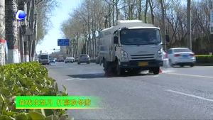 广阳区环卫局加强道路保洁力度 积极应对大风扬尘天气