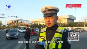 交警实行交通管制 全力保障中超联赛道路畅通