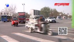 男童意外磕破头 交警护送急就医