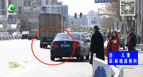 助你文明——公交车站岂能随意停放车辆