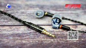 耳机不离身 小心伤耳朵