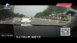 零距离·交通：满月婴儿持续高烧 交警紧急开道抱送儿科