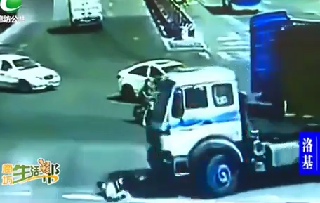 开车谨防“鬼探头”，交警教您如何避开这颗“炸弹”