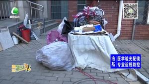 捡垃圾堆放单元门口 物业答应帮忙协调