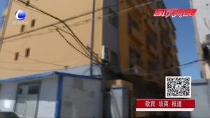 住宅楼墙皮脱落砸坏车 居民担心安全问题
