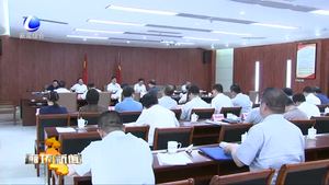 市委理论学习中心组举行学习会