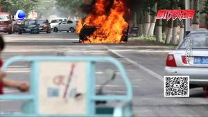 廊坊一车辆行驶途中自燃