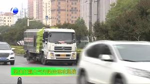 市环卫局加大洒水降尘力度 减少城区扬尘污染