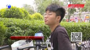 零距离·关注：“光膀族”让城市文明蒙羞   拒绝“膀爷”文明从自身做起