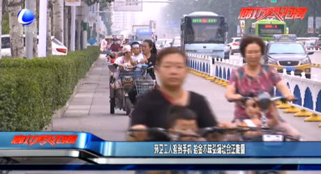 环卫工人捡到手机 拾金不昧弘扬社会正能量