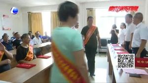 金星道社区举办庆“八一”退役军人表彰慰问活动