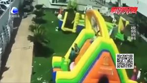 零距离·关注：充气城堡又“吃人” 勿让相关安全标准成了“摆设”