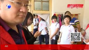 广阳区爱心慈善协会圆梦助学 为12名贫困学子送关爱