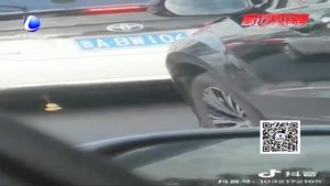 车载“小黄鸭”路上飞 交警提醒存隐患