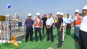 我市交通中心工程首桩开工