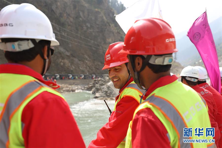 （国际·图文互动）（2）通讯：大坝成功截流——中企建设巴基斯坦苏吉吉纳里水电站取得阶段性成果