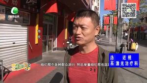 市民观看阅兵仪式 为祖国强盛点赞