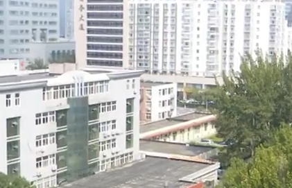 与邻居共用的楼梯平台 可以私自圈占吗？