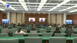 我市集中收听收看全国脱贫攻坚先进事迹巡回报告会