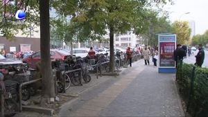 市综合行政执法局对裕华路原劳务市场违法占道进行集中整治