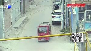 交警迅速查处一肇事逃逸车辆 当事人送锦旗致谢