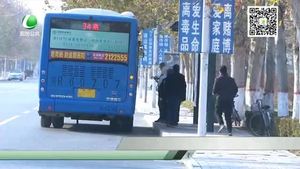 34路公交司机拾金不昧 平凡之举暖人心