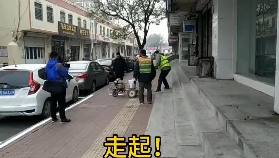 《廊坊零距离》传送 市区新增一处非机动车停车位